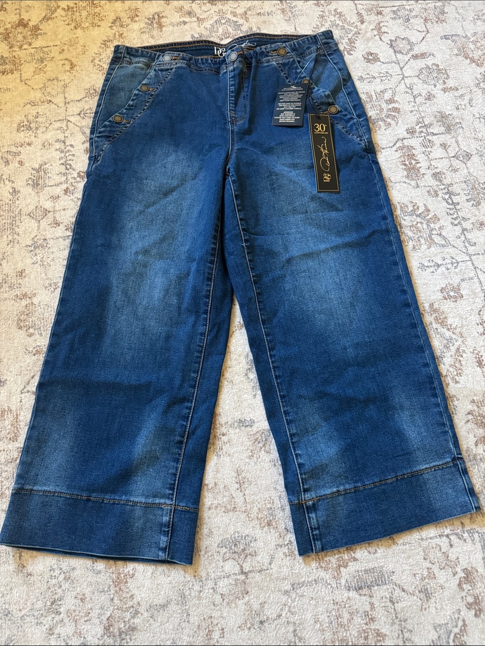Q2 Relaxed Wide-Leg Woman’s cropped Jeans in Dark Blue Wash. 23 Inseam